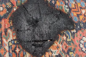 Прожженные участки в коврах