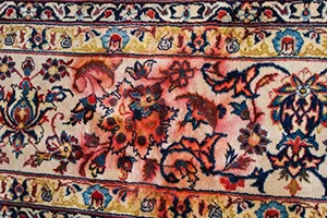 Пятна натуральных красителей на коврах