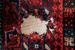 Сквозные дыры в коврах